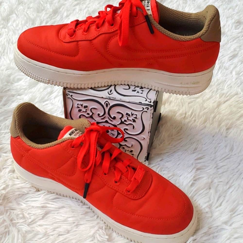 Nike Men's Air Force 1 '07 1 Fashion Sneaker